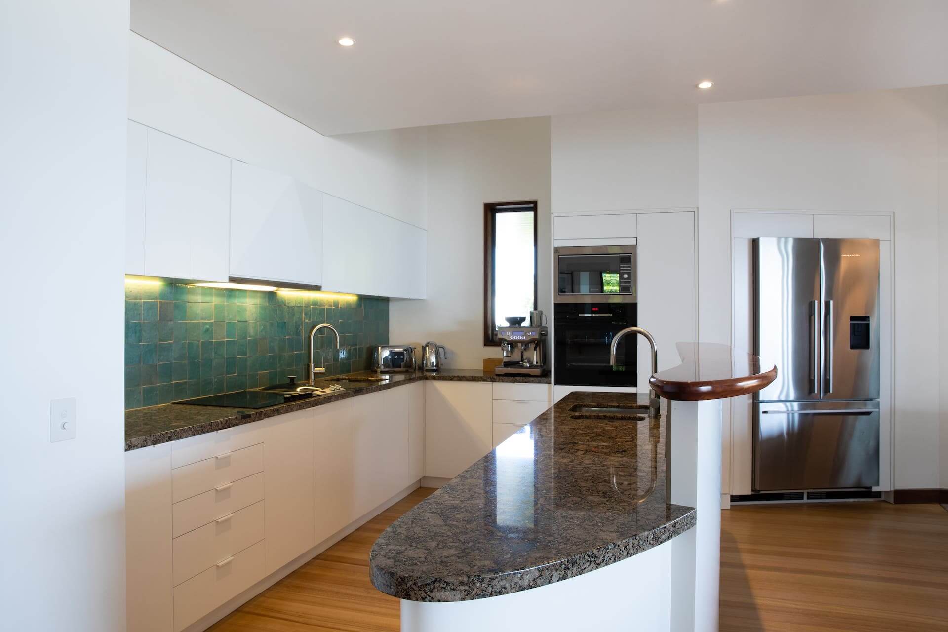 Penthouse 2 Bedroom Corner Apartment