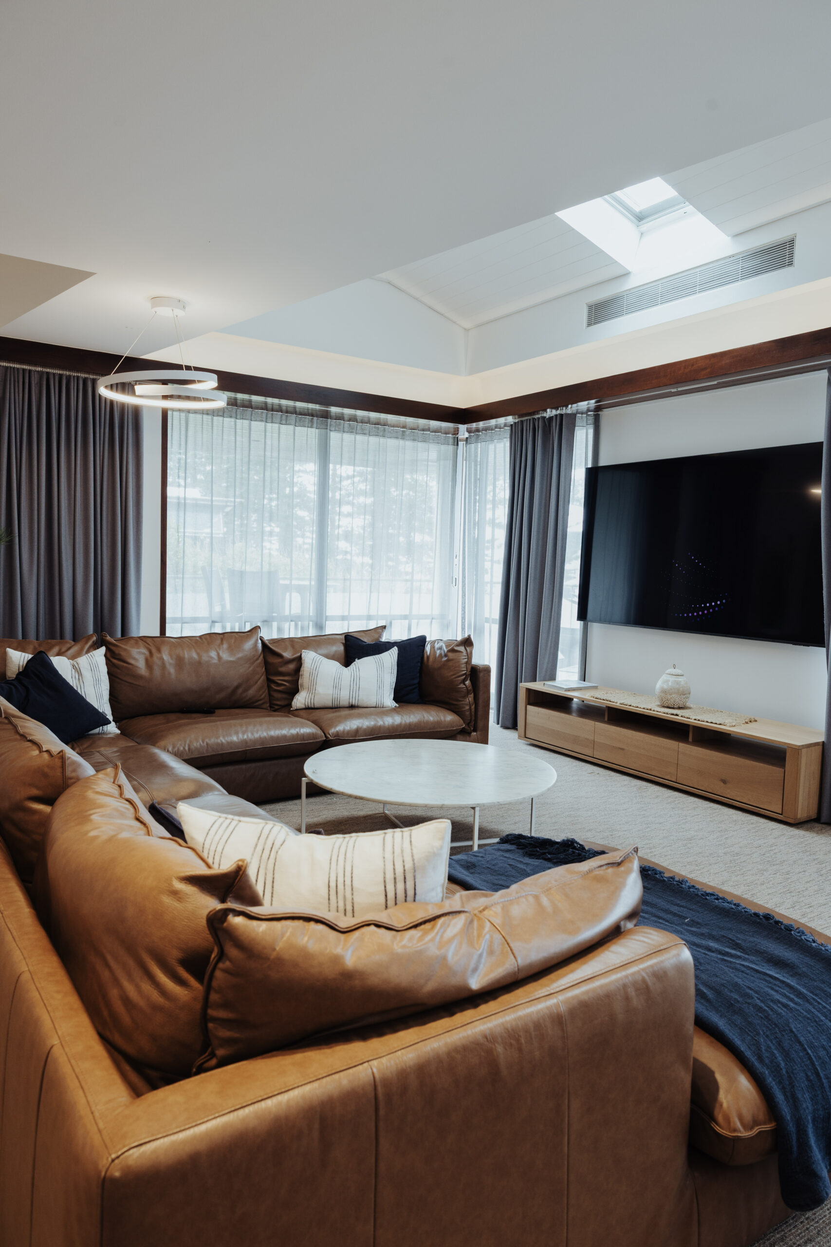 Penthouse 2 Bedroom Corner Apartment